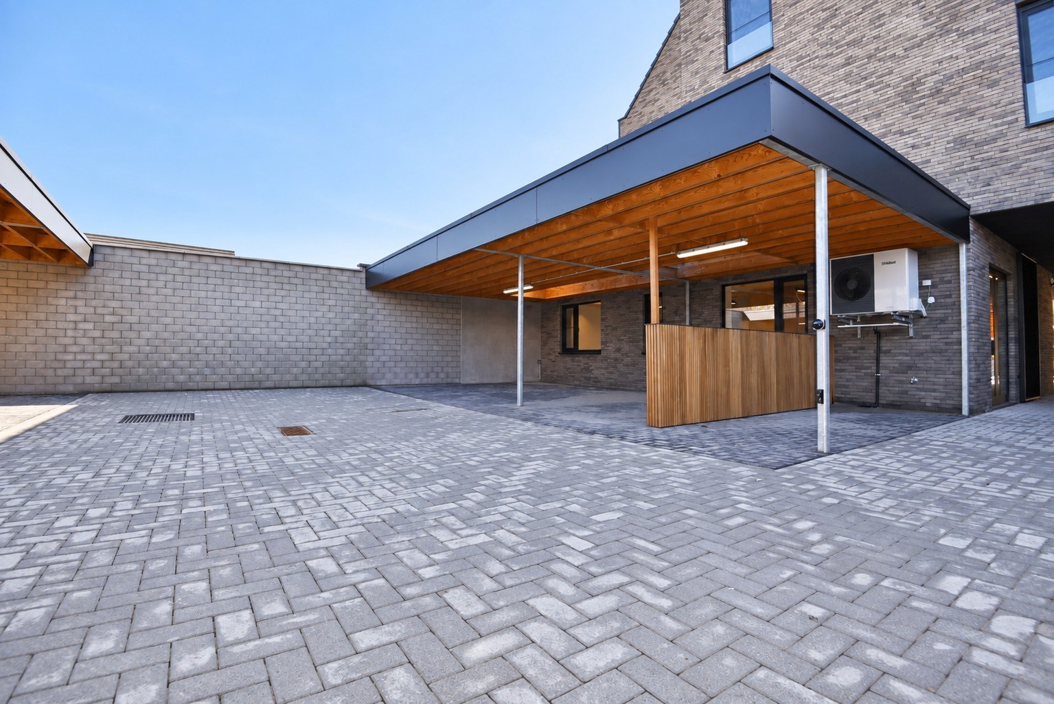 Appartement met 2 slaapkamers, terras en autostaanplaats te centrum Maldegem 