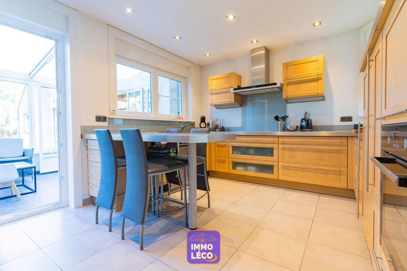 Superbe 3 façades avec jardin, garage, parking 4 voitures. COUP DE COEUR ! 