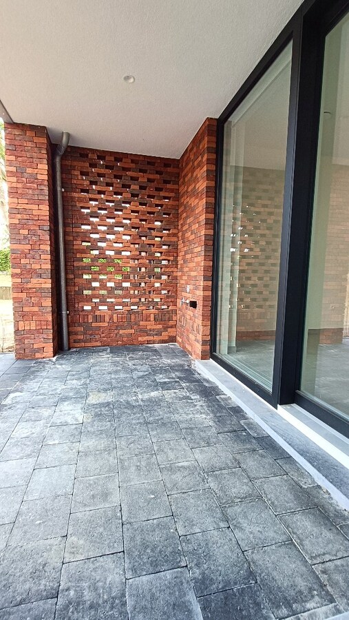 Nieuwbouwappartement met tuin en terras 