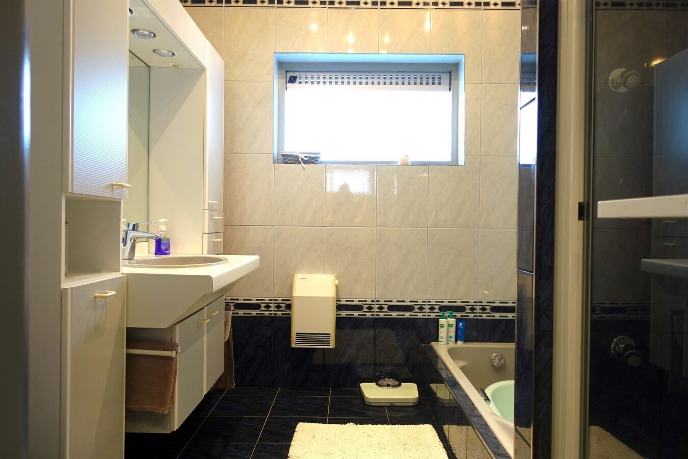 Rustig gelegen - perfect onderhouden - alleenstaande villa met 5 slaapkamers op 993 m² 