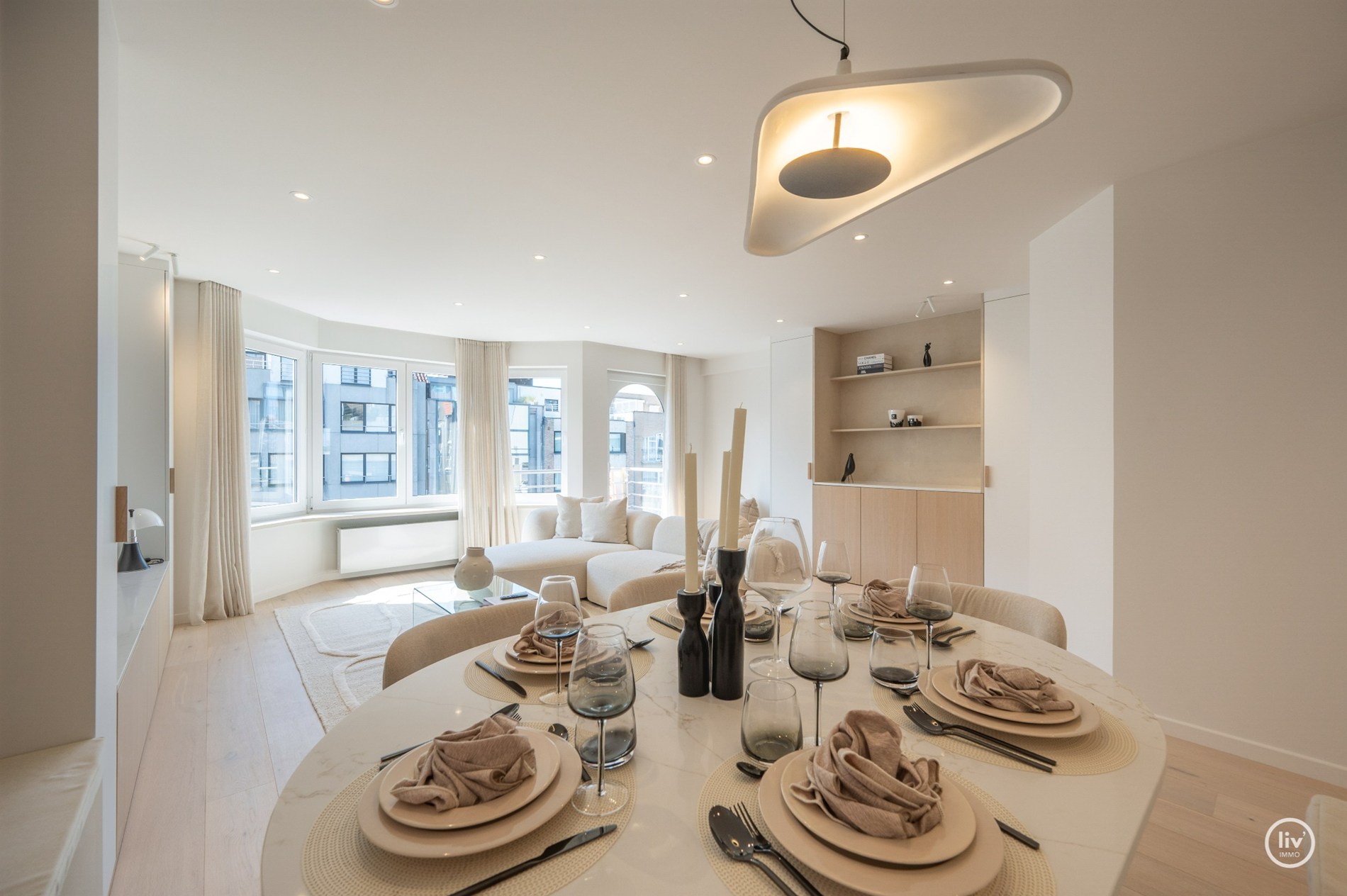 Volledig gerenoveerd en stijlvol appartement in het hart van Knokke in de  Lippenslaan. 