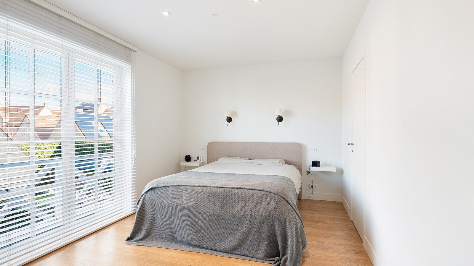 Instapklare en energiezuinige statige woning met tuin in rustige woonwijk te Knokke-Heist 