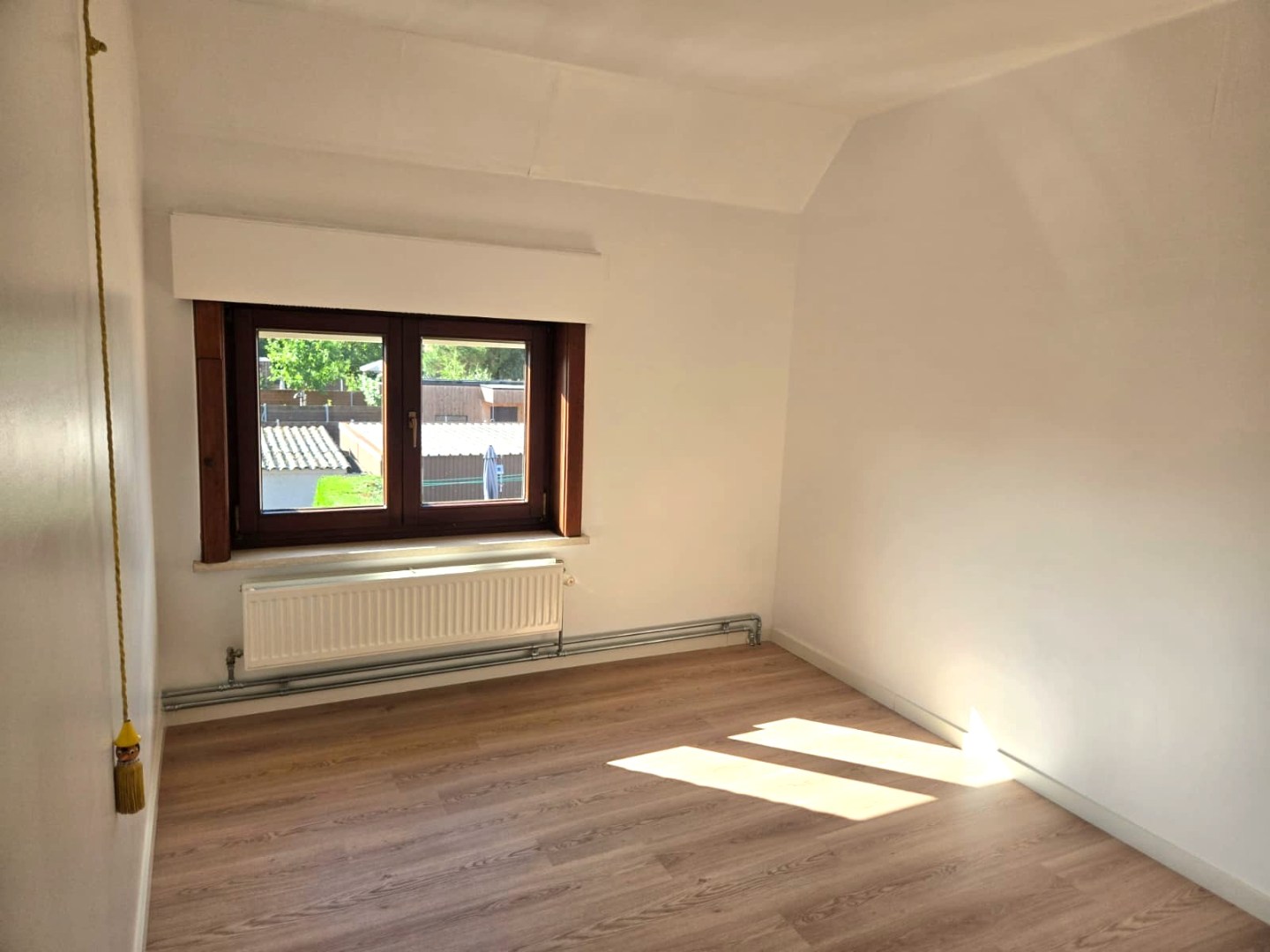 Rustig gelegen, recent gerenoveerde halfopen woning 
