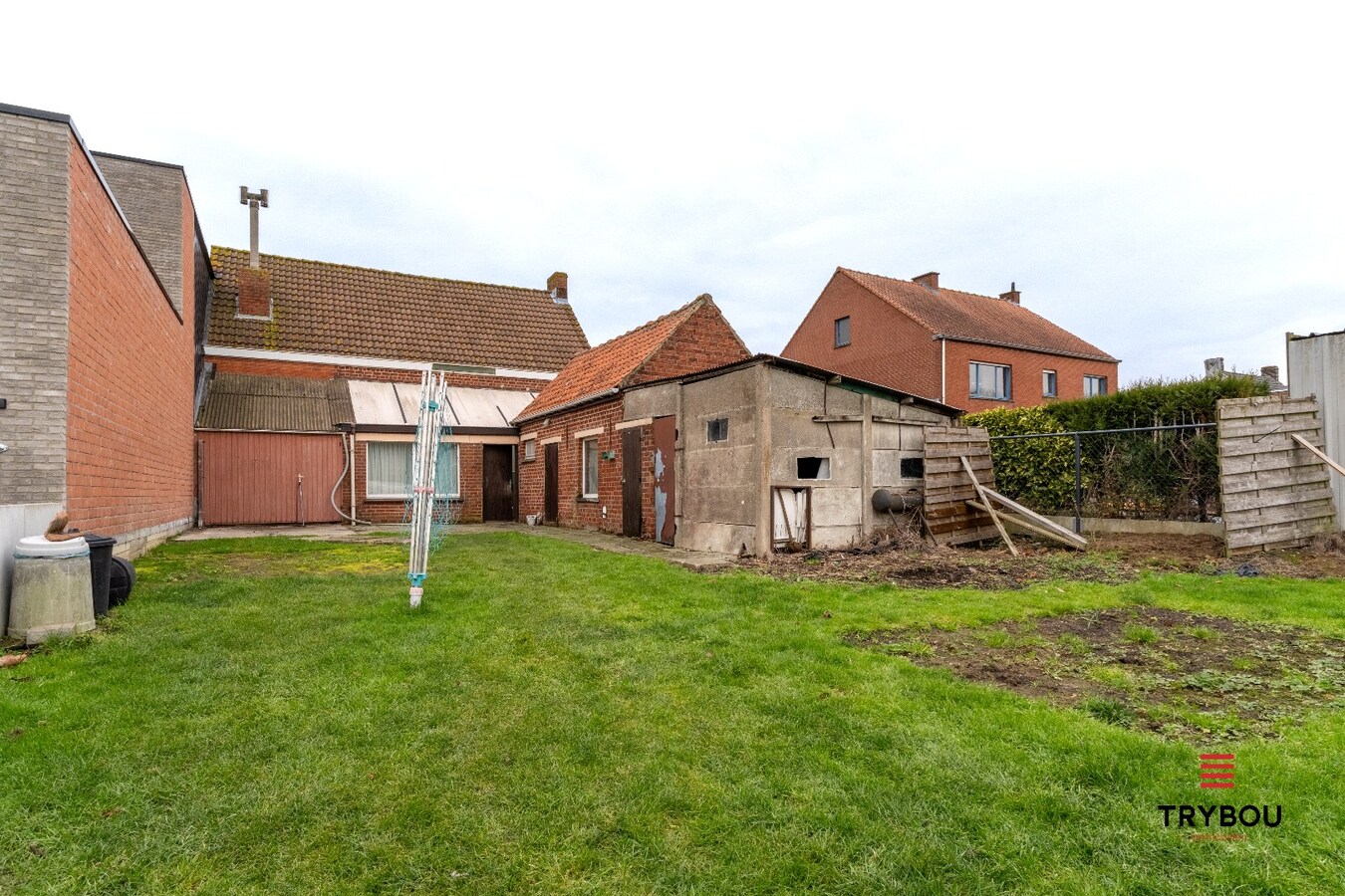 Te koop ; groot perceel, 1126 vierkante meter, met woning te Houthulst 