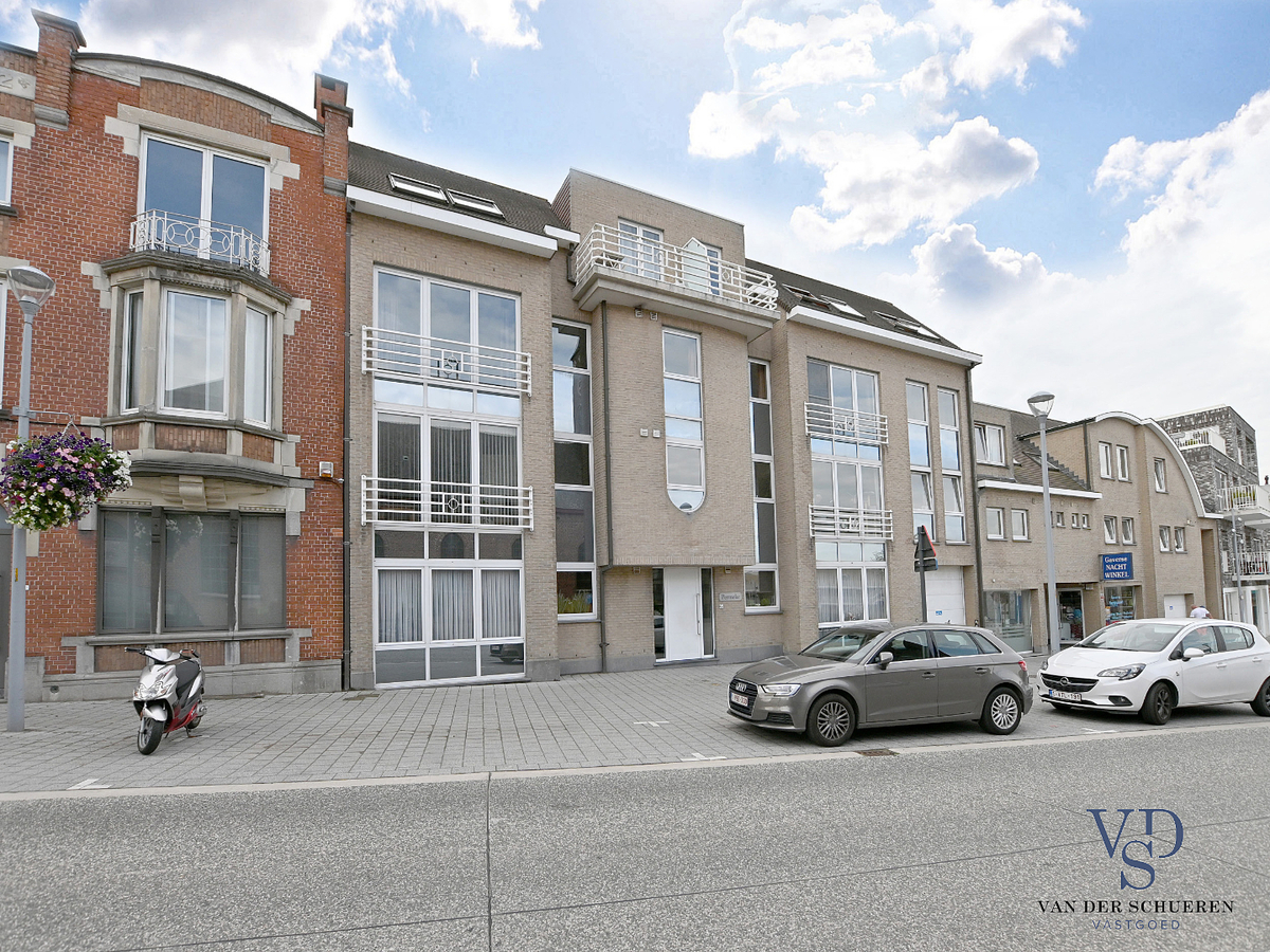 Tijdloos, ruim 1-slpk-appartement mét garagebox te centrum Gavere 