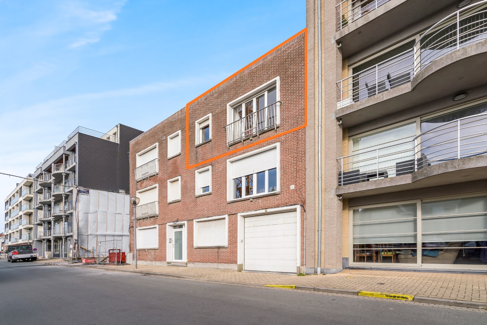 Te renoveren 2 slaapkamer appartement op het 2de verdiep 
