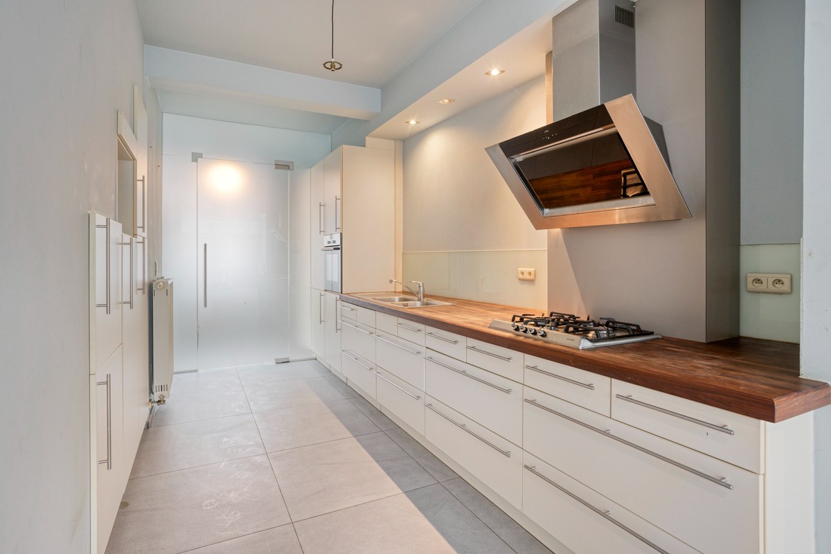 Uniek opbrengstpand met 1 appartement en 2 studentenkamers in centrum Leuven!  – EPC label B - bewoonbare opp. 227 m² 