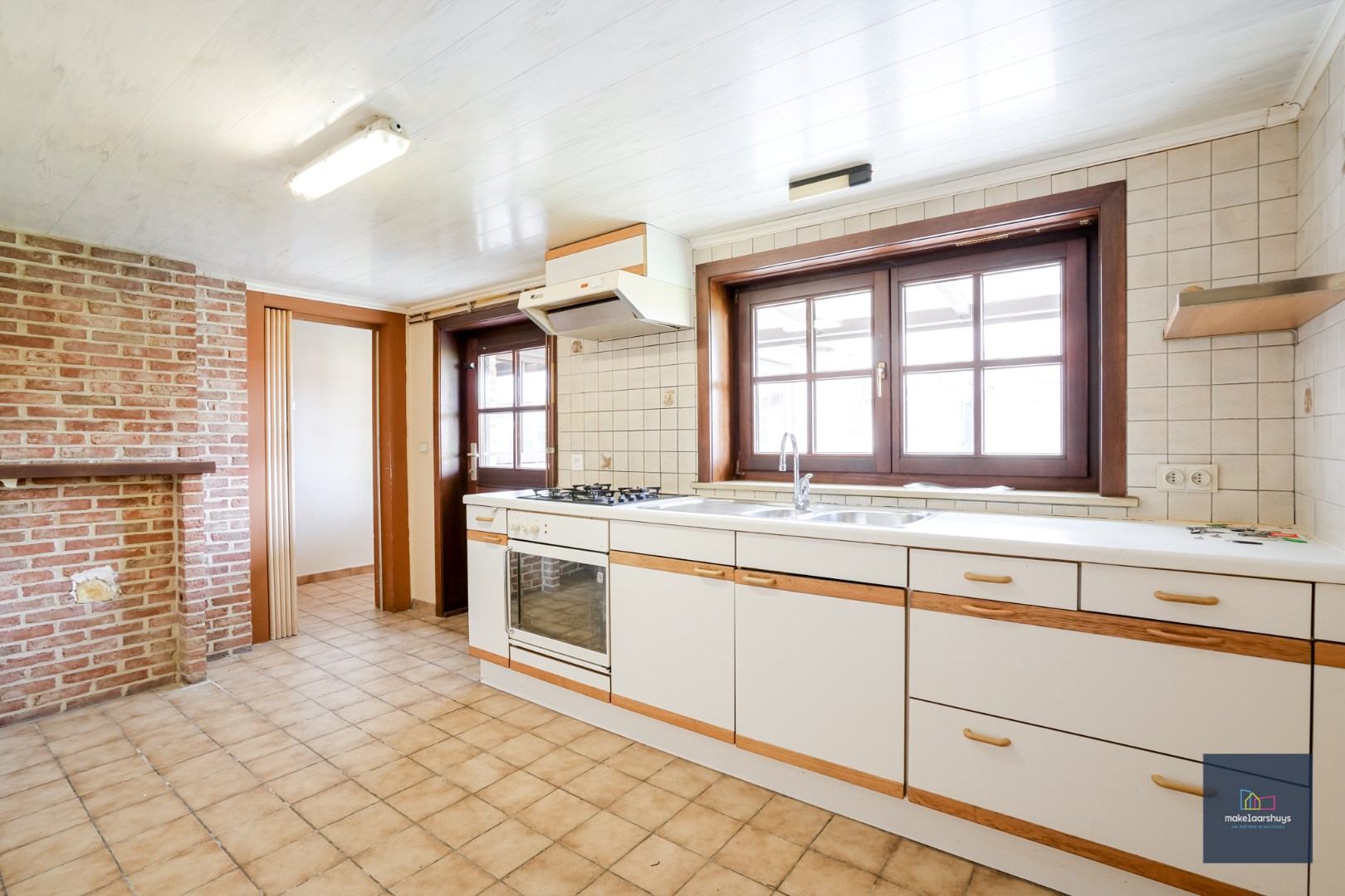 Ruime  halfopen bebouwing  met  zonnige tuin, terras en garage in Waarschoot 