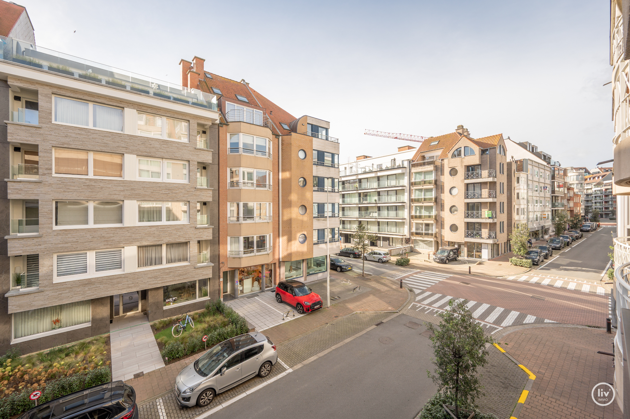Ruim op te frissen appartement, gelegen op wandelafstand van de zee dichtbij de Lippenslaan. 