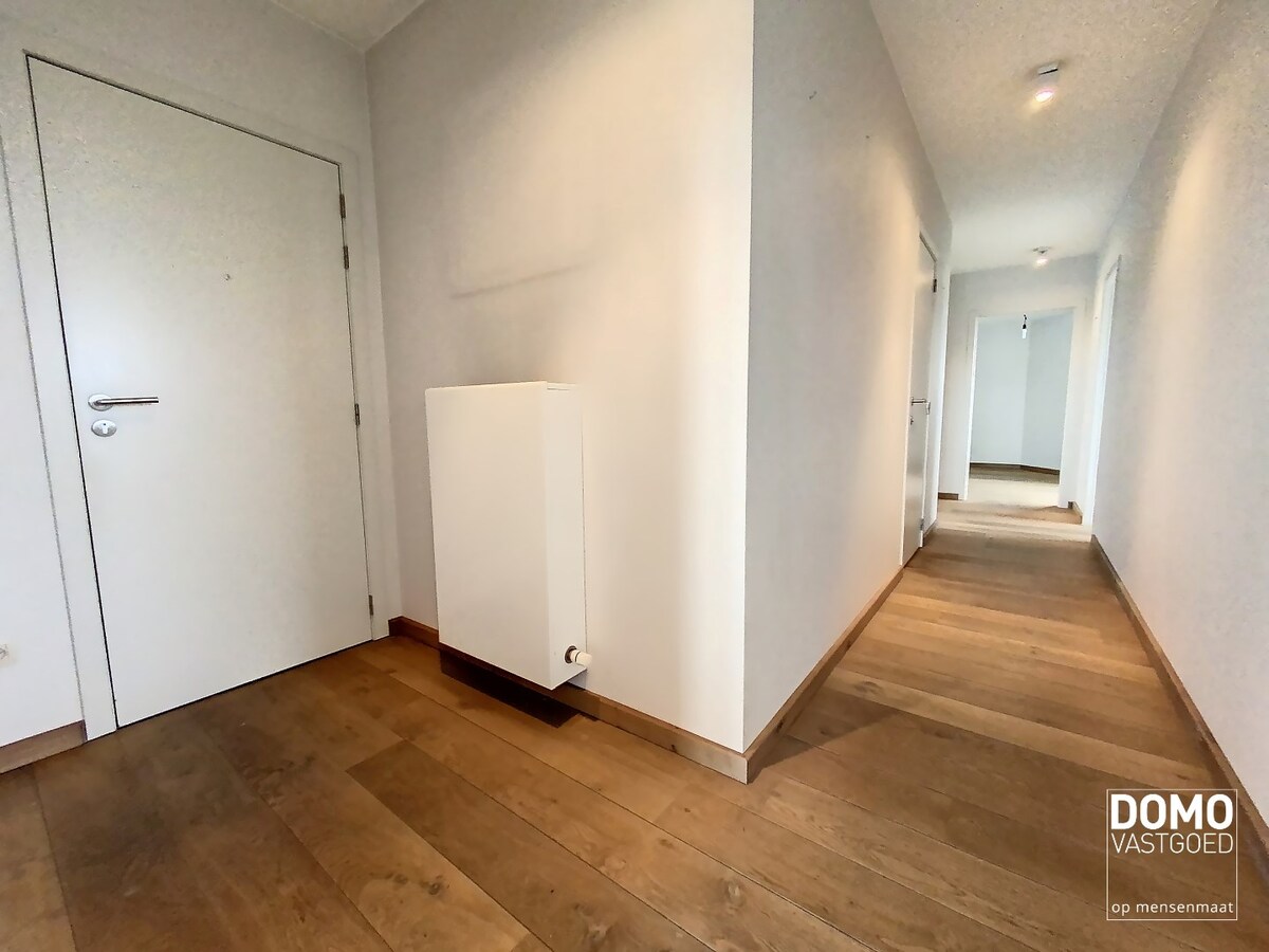 Ruime penthouse in Kermt met terras, lift, 3 slaapkamers en ruim terras 