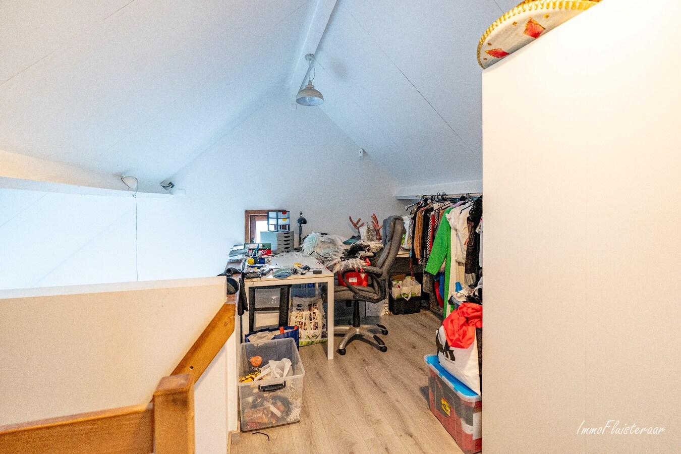 Charmante woning met stallen, buitenpiste en weide  op ca. 2 ha te OUDENBURG 