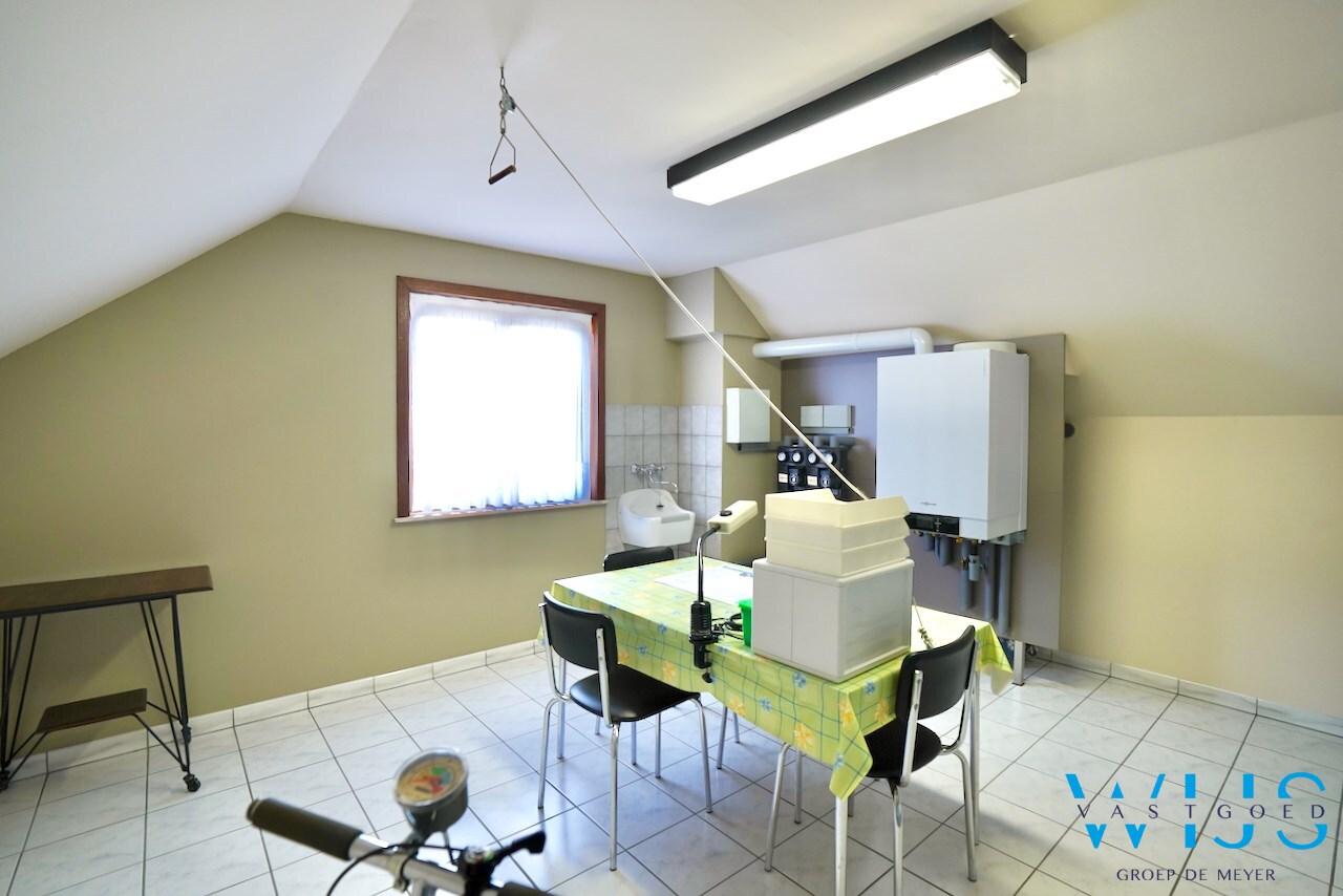 Ongelooflijk goed onderhouden bungalow te Bassevelde ! 