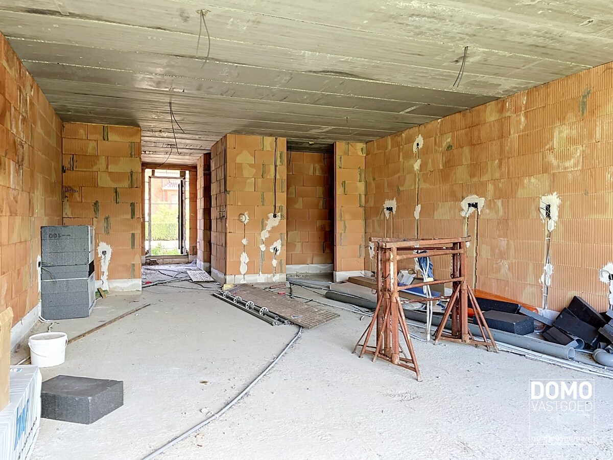 MODERNE NIEUWBOUWWONING IN AANBOUW TE KURINGEN 