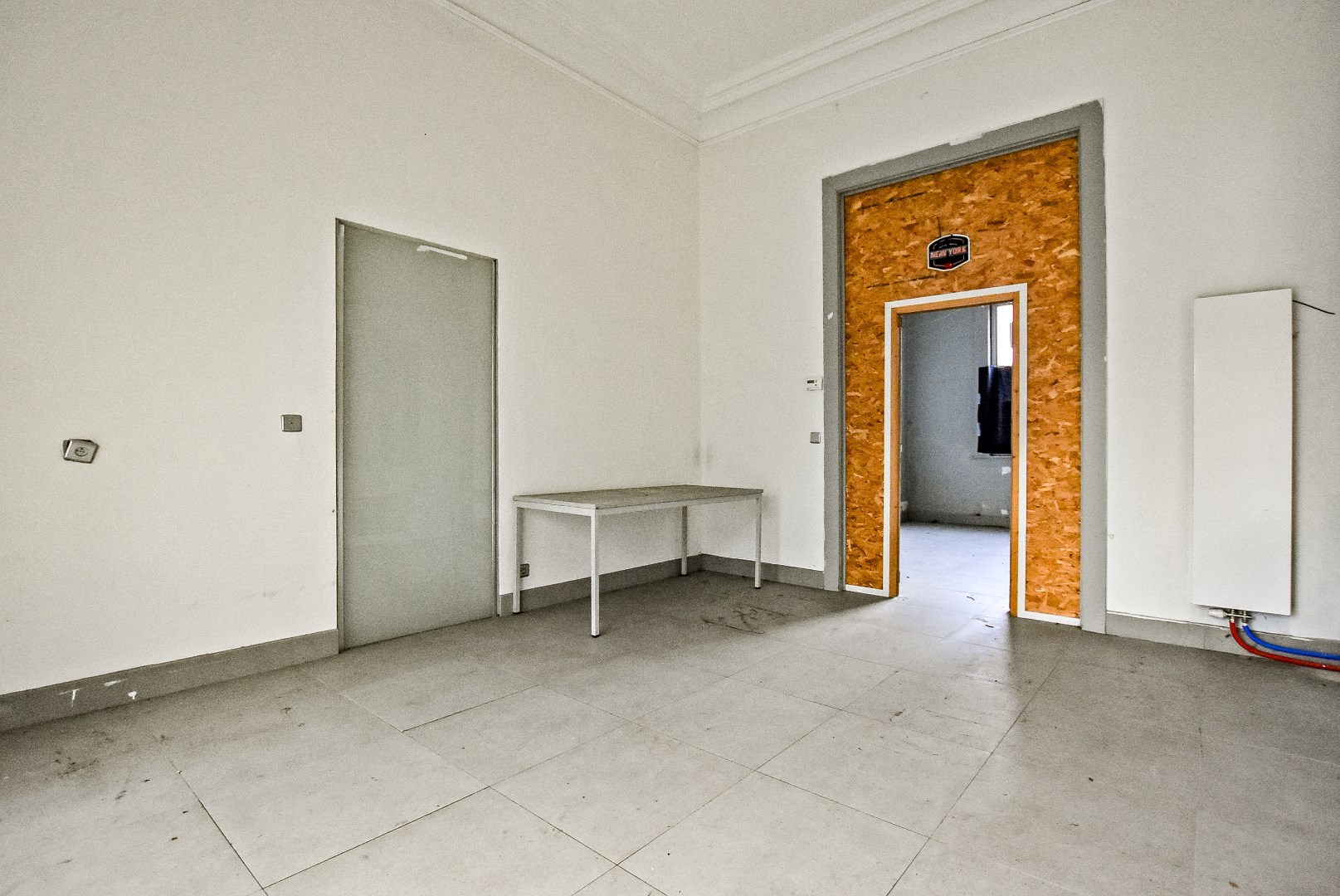 Zeer ruime te renoveren woning centrum Veurne! 