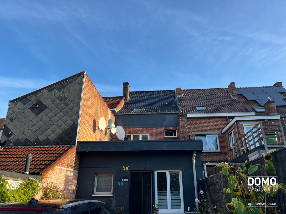 OPBRENGSTENEIGENDOM MET 2 APPARTEMENTEN EN 1 DUPLEXSTUDIO TE HASSELT 