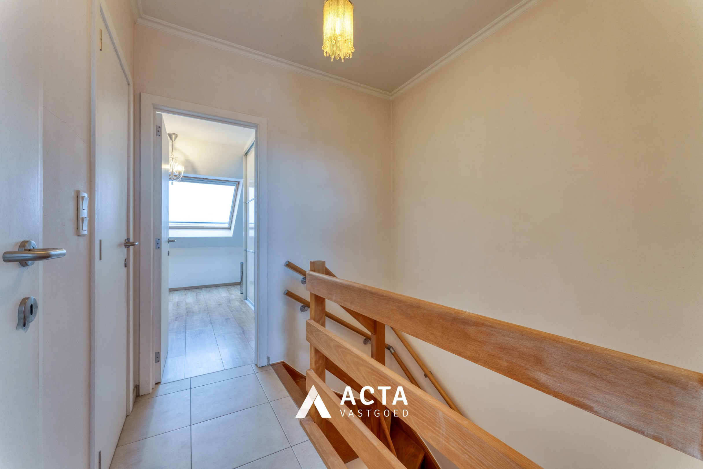 Instapklaar duplexappartement met twee slaapkamers en terras! 