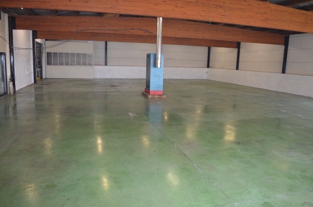 Handelsruimte / magazijn gunstig gelegen te Maldegem 