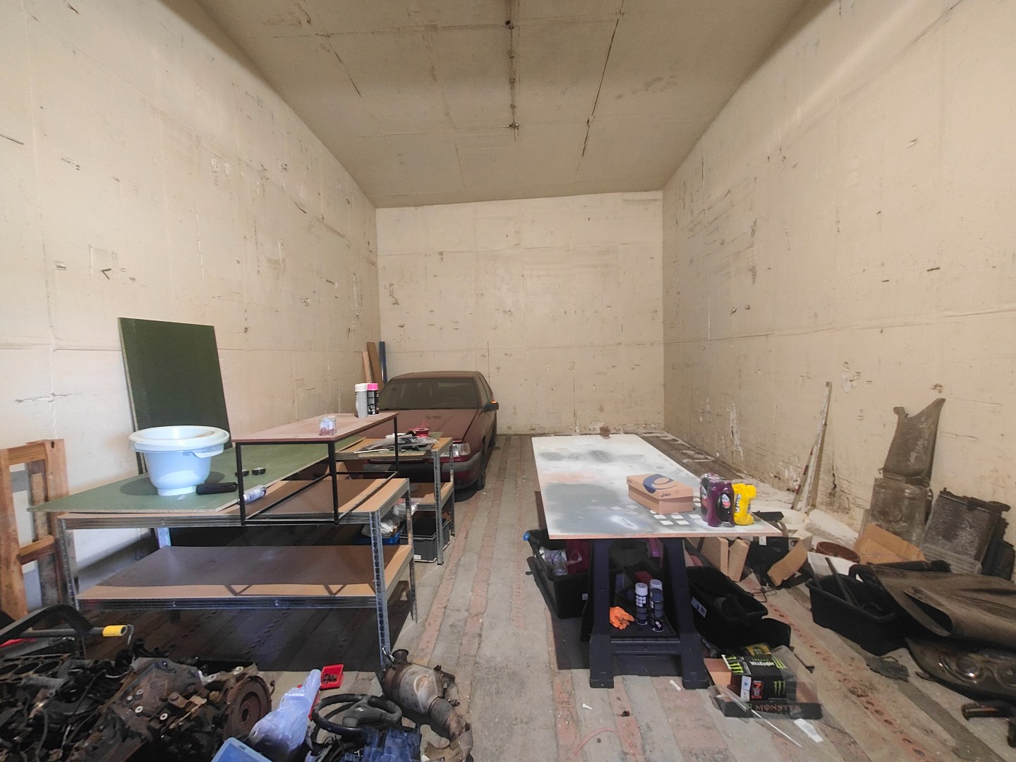Loods van 190m² met automatische inrijpoort 
