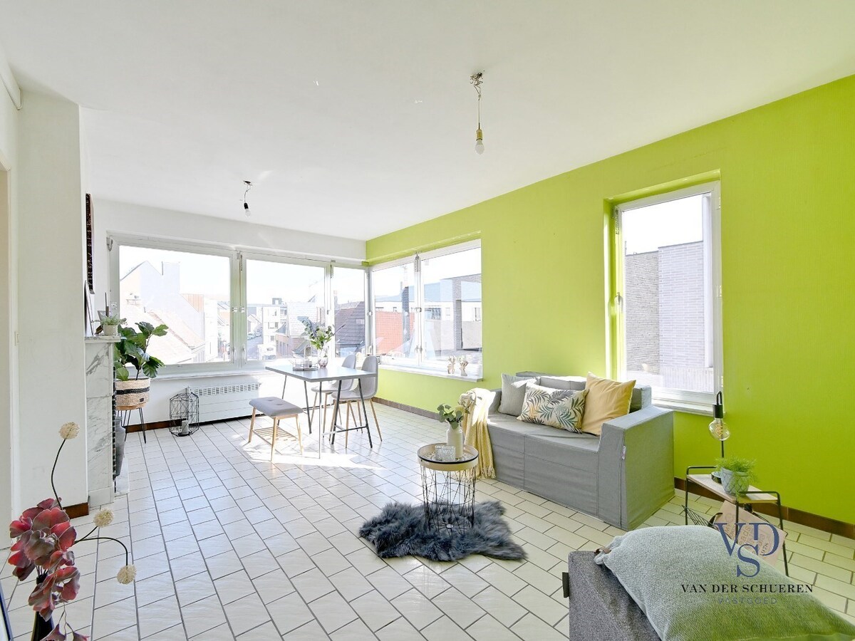 Lichtrijk appartement centrum Gavere. 