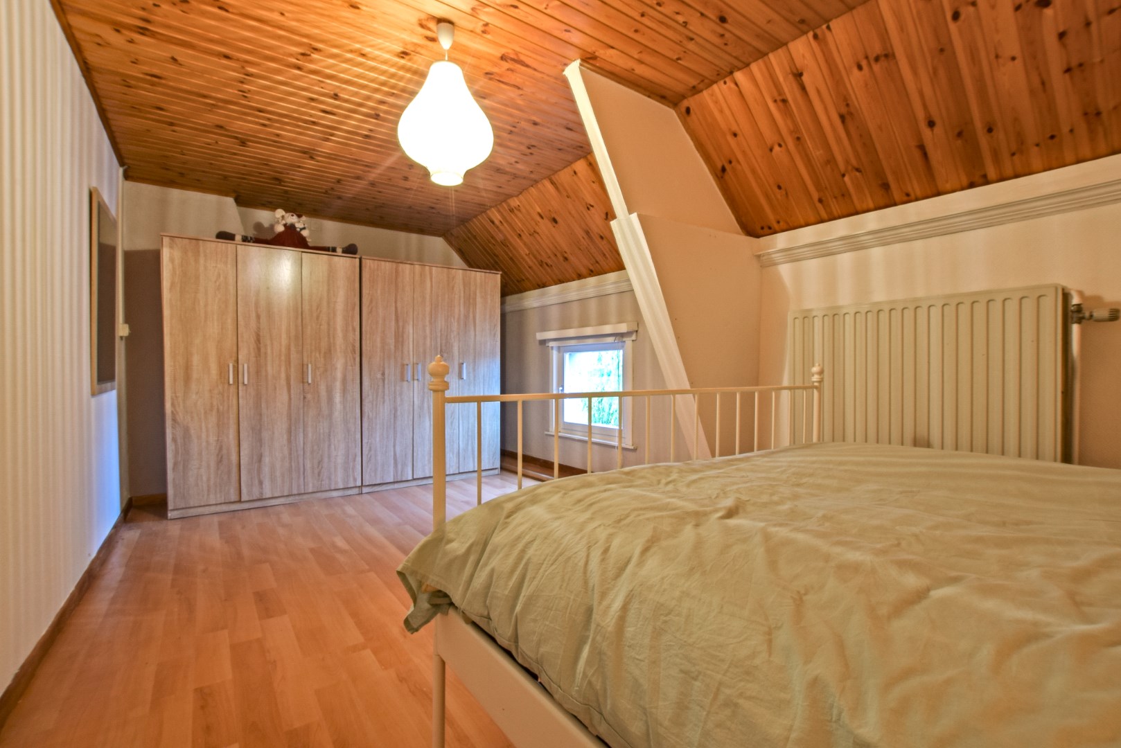 Open bebouwing met 4 slaapkamers op een prachtige locatie vlakbij de Ijzer 