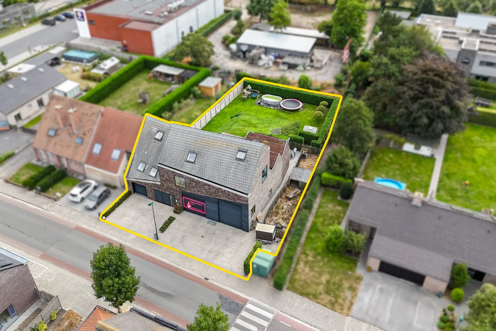 Unieke en recente woning met ruime loods in Oudenburg