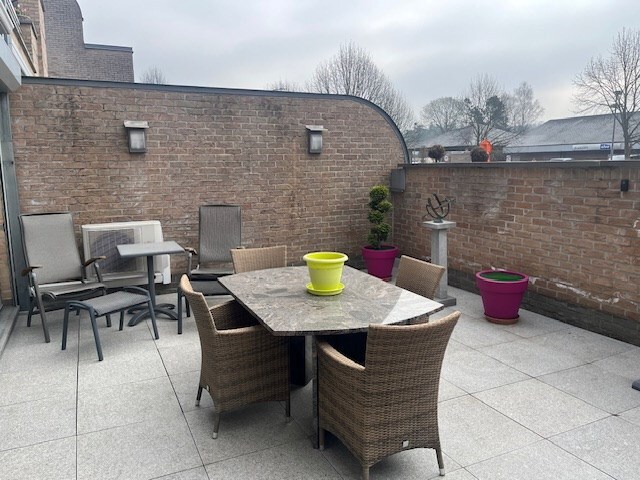 Ruim appartement met 2 slaapkamers en groot terras 