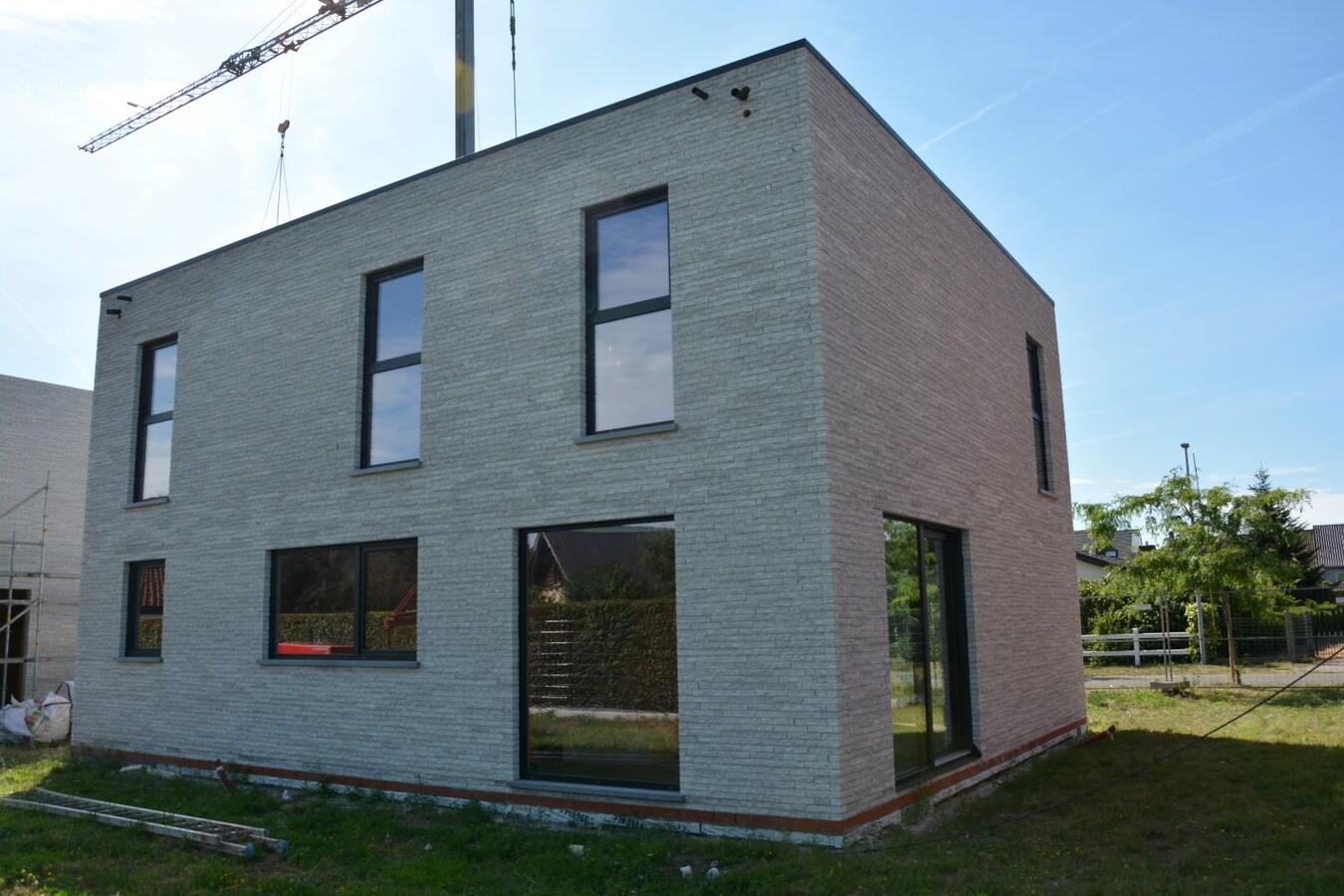 Nieuwbouwwoning op 416 m² – volledig naar eigen smaak af te werken 