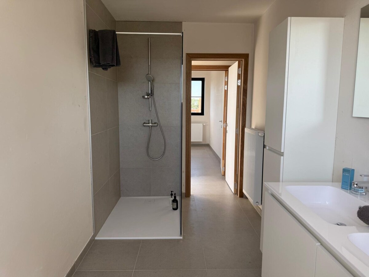 Instapklare nieuwe woning in een rustige woonwijk 