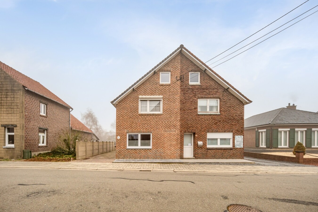 Halfvrijstaande gezinswoning op een perceel van 4a67ca op een rustige locatie te Dilsen-Stokkem. 