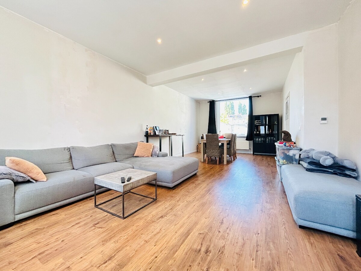 Centraal gelegen ruime woning in Wevelgem te koop ! 