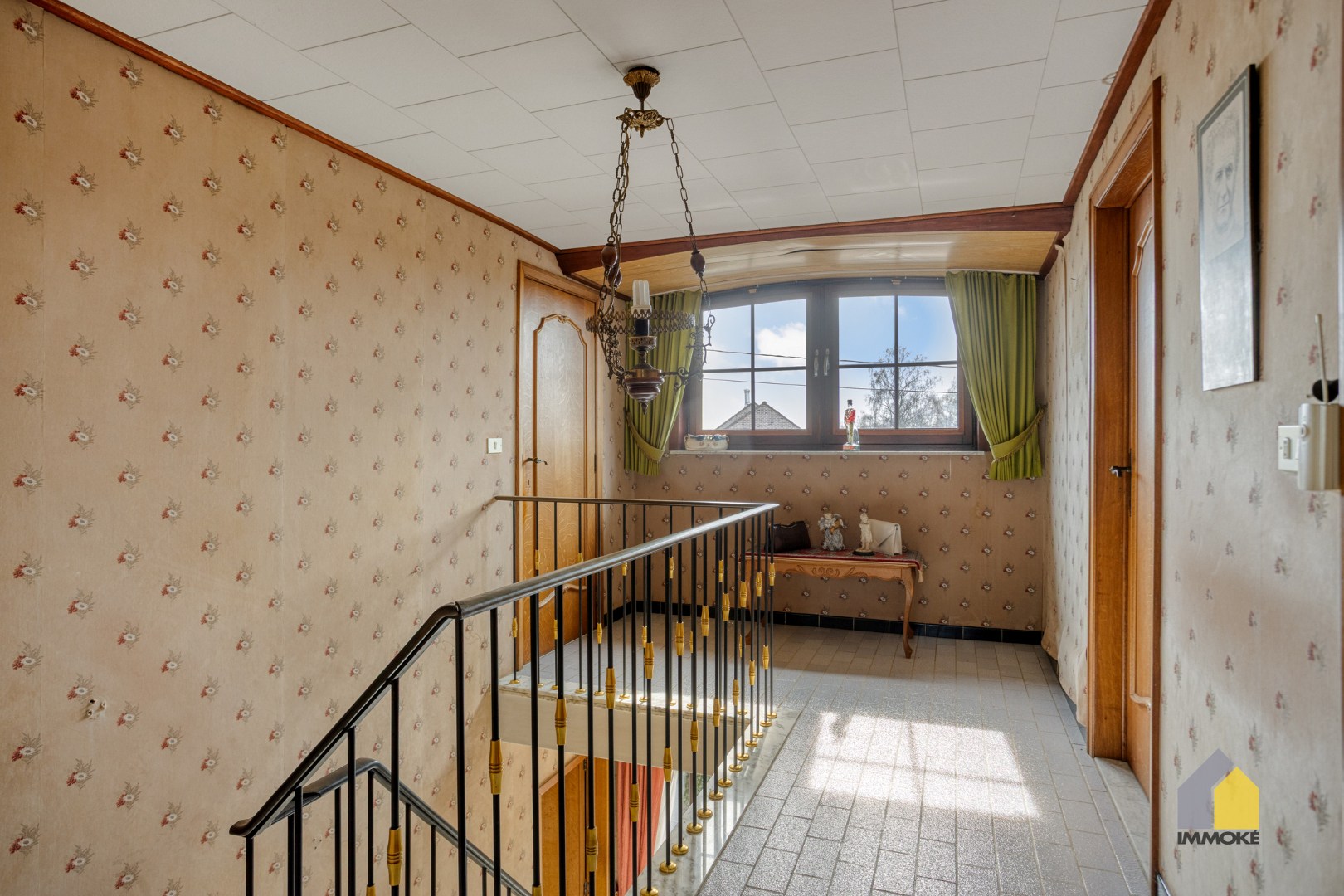 Te renoveren, statige woning op mooi perceel van 23 a 90 ca. 