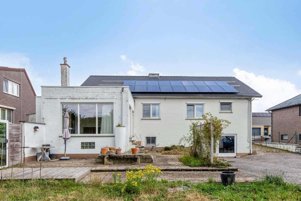 VILLA  met tuin, terras en garage in Zoutleeuw 