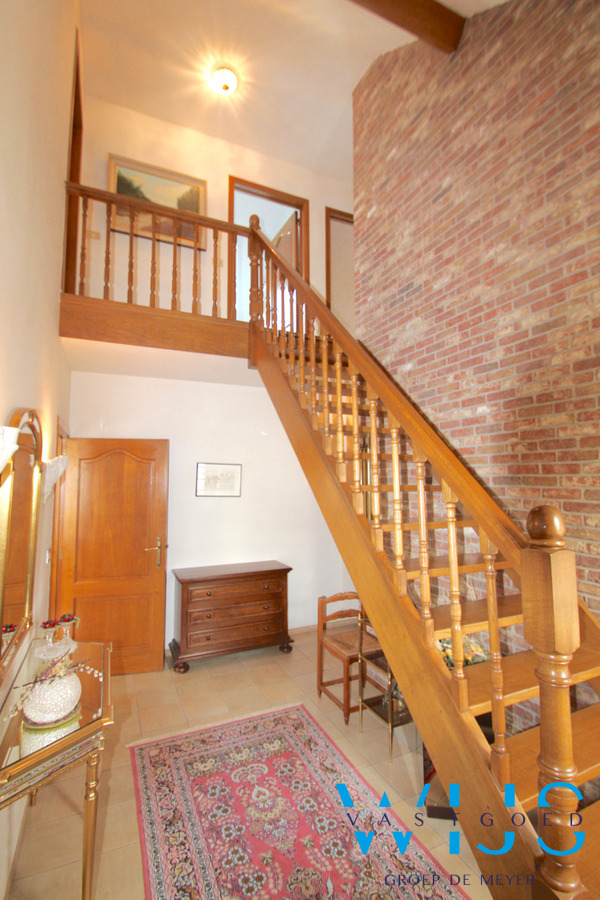 Prachtige instapklare en ruime woning op 1547m²  te OOSTEEKLO 