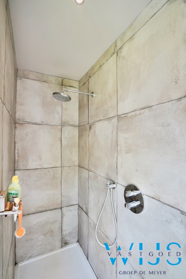 Stijlvolle alleenstaande woning met kapsalon te Kluizen 