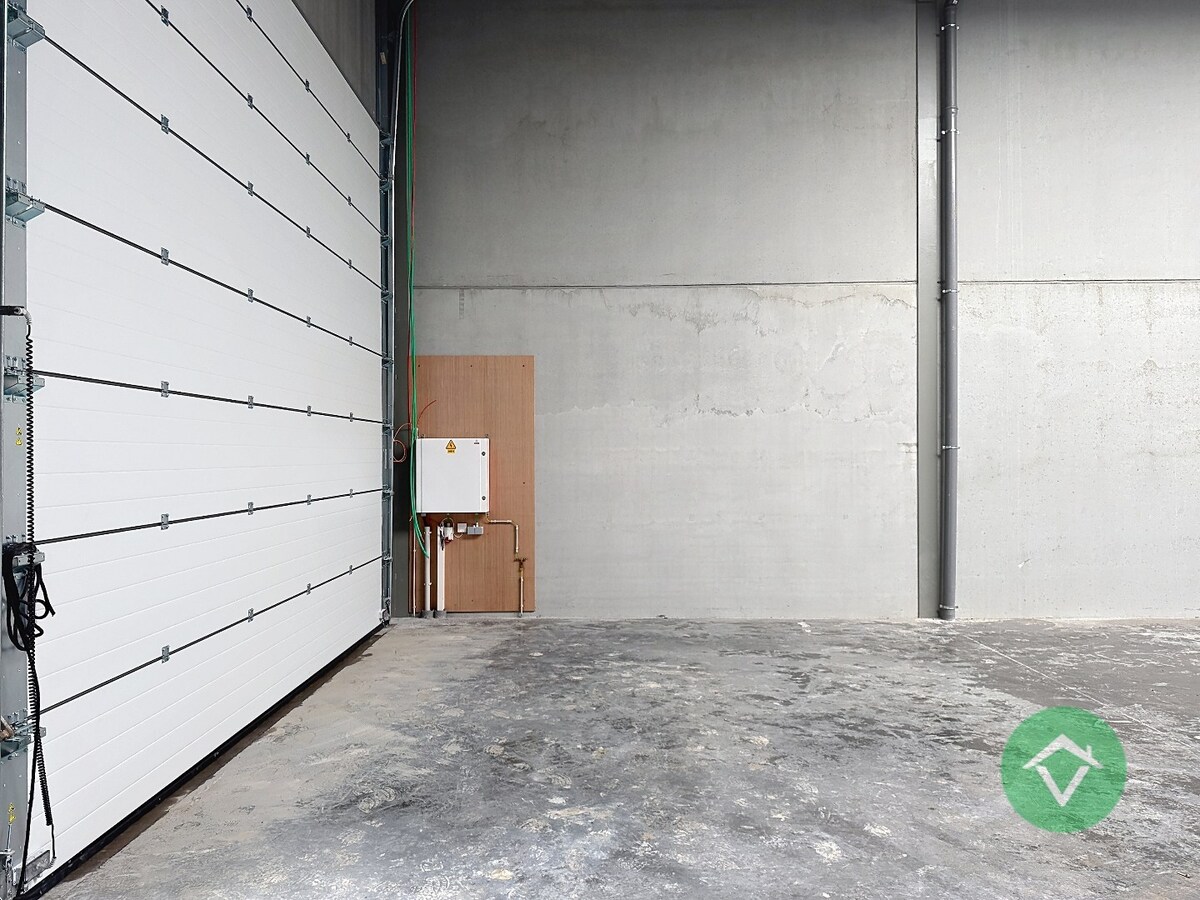 Nieuwbouw loods KMO-UNIT te koop – 256 m² met 1 parkeerplaats inbegrepen op de industriezone te Aartrijke 