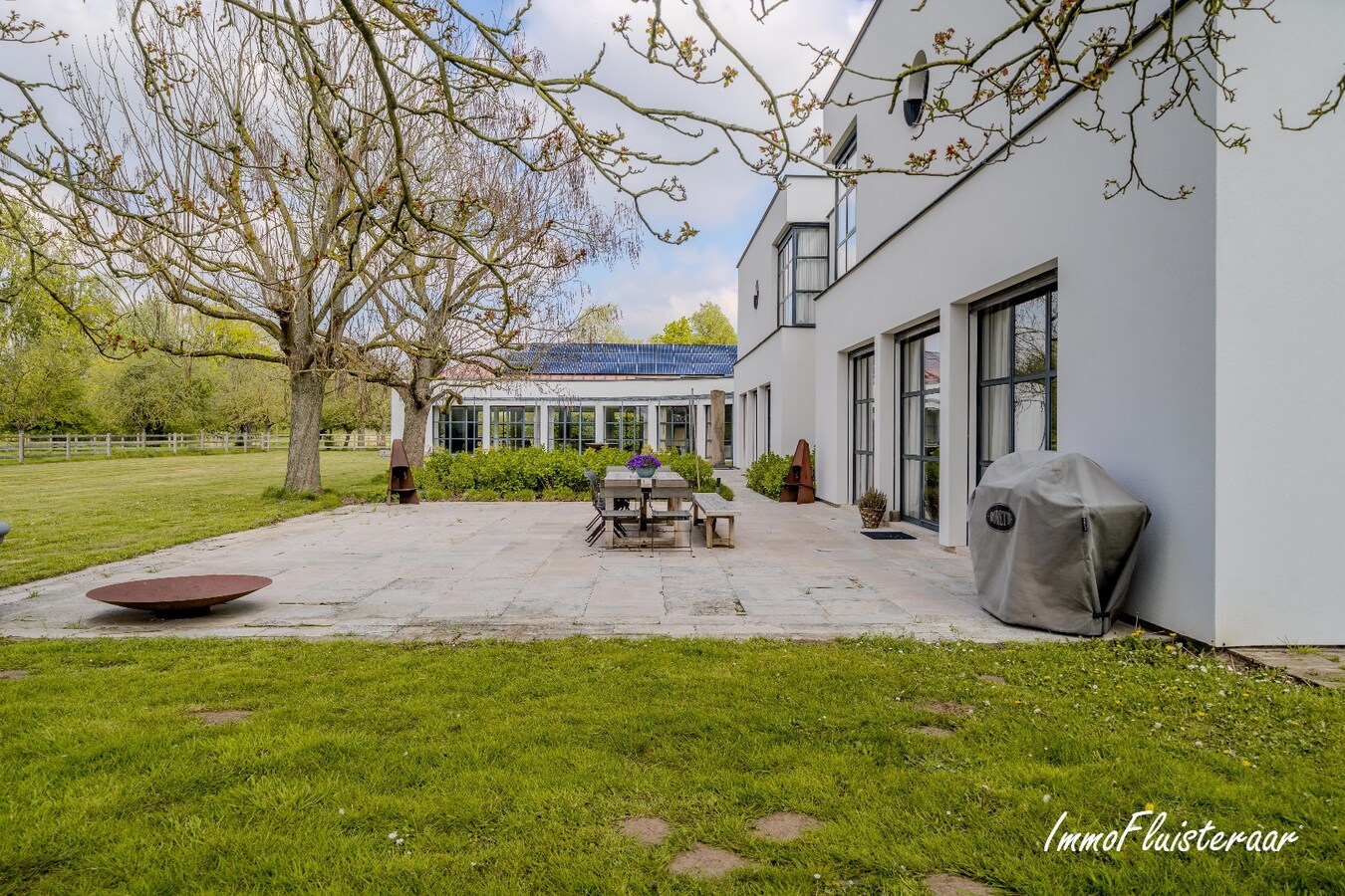 Exclusieve villa met professionele hippische accommodatie op ca. 14,5 ha (mogelijkheid tot aankoop extra gronden) te Astene (Deinze) 