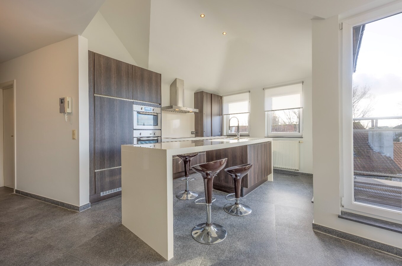 Lichtrijk duplexappartement met 3 slaapkamers en zongericht terras 