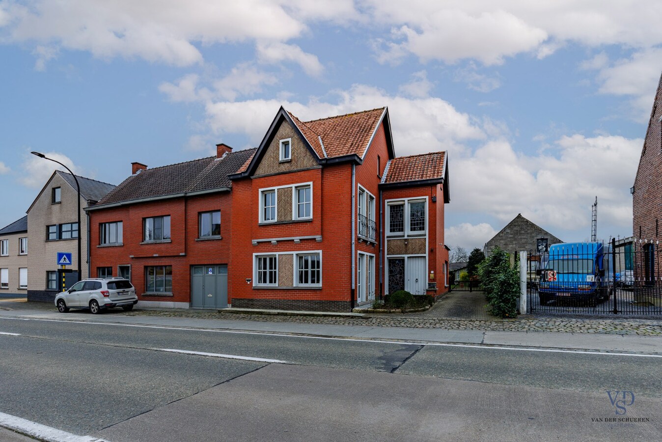 Statige Half Open Bebouwing 