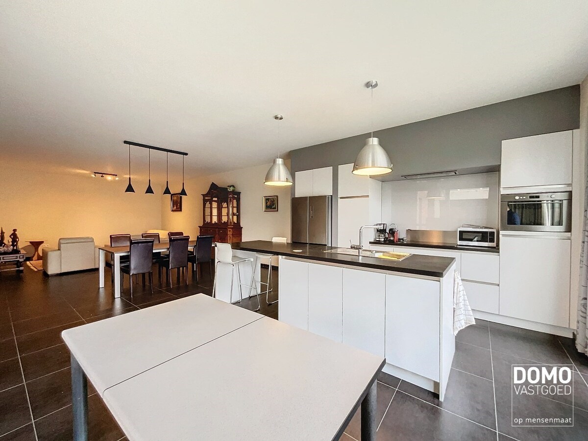 Ruim appartement met tuinterras, garage en 2 slaapkamers in Hasselt 