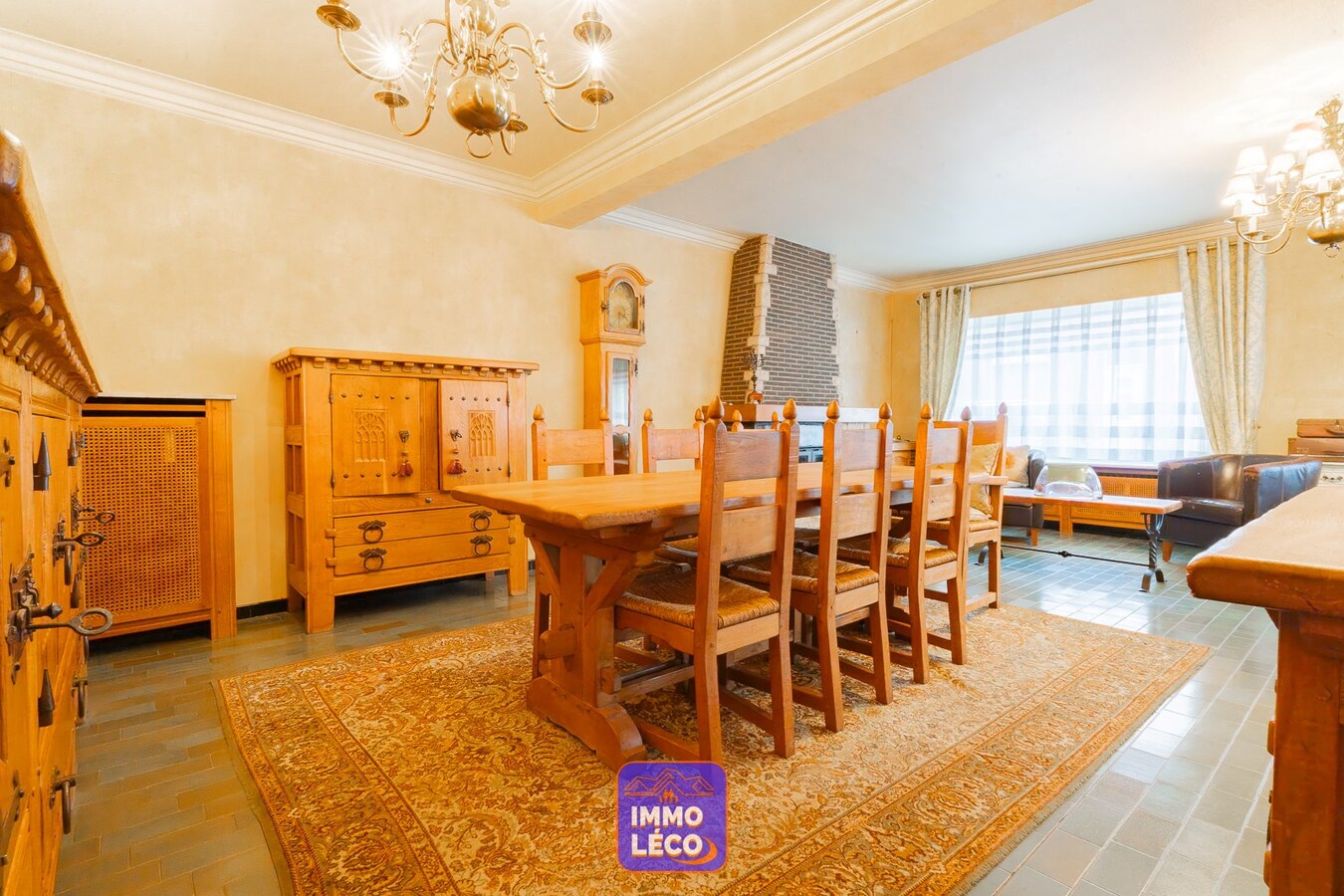 Ensemble immobilier avec maison et deux ateliers/entrepôts, RARE à la VENTE ! 