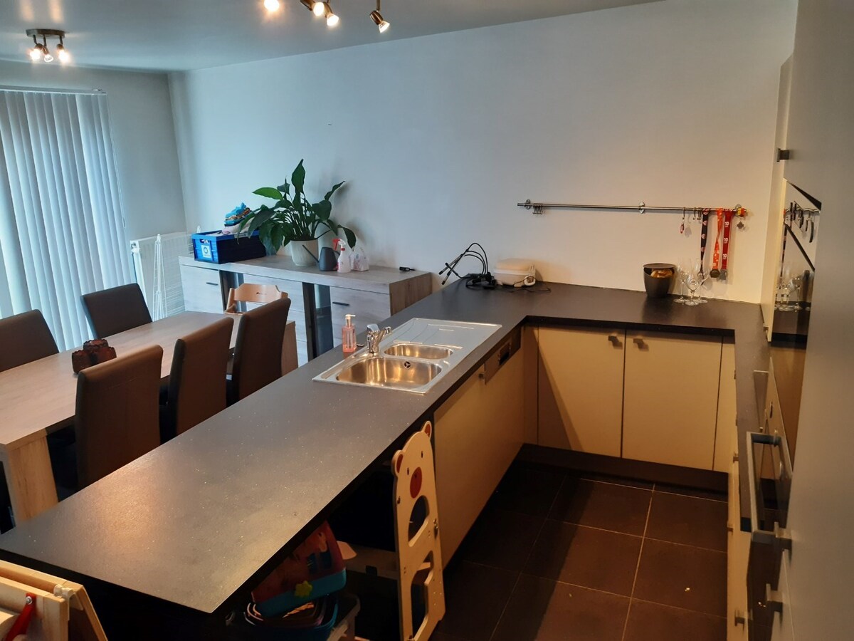 Eigentijds wonen met mega-kelder. 