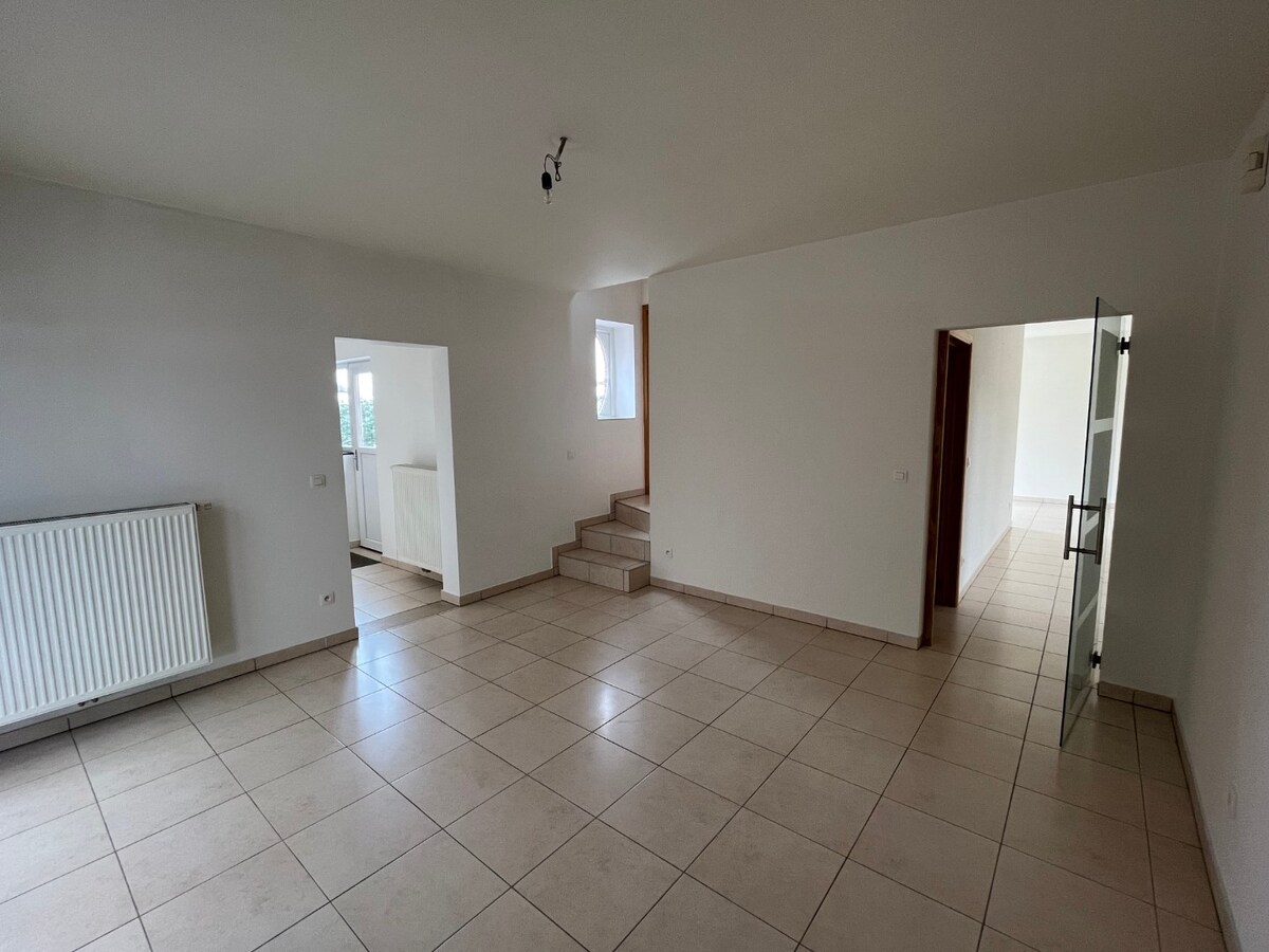 Bijzonder ruime, praktisch ingedeelde gezinswoning 