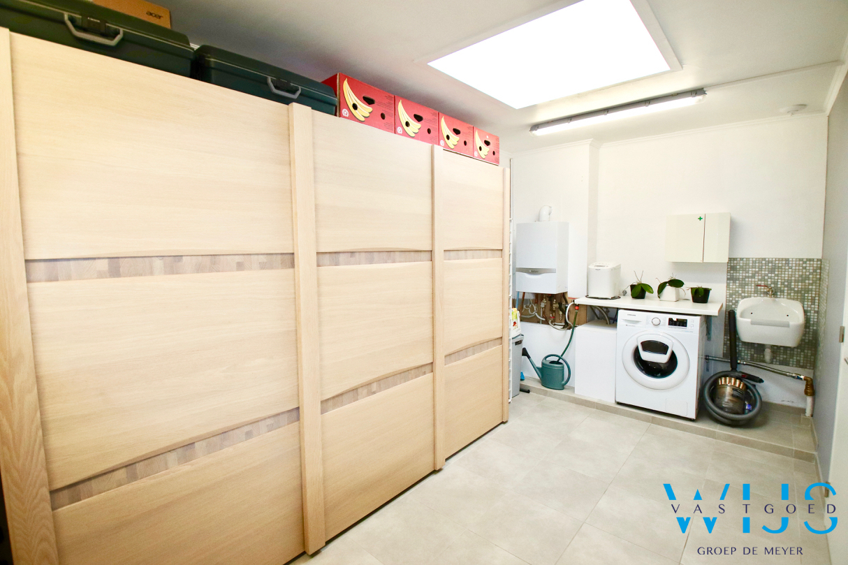 TOTAAL Gerenoveerde bungalow op een TOPlocatie in ERTVELDE ! 