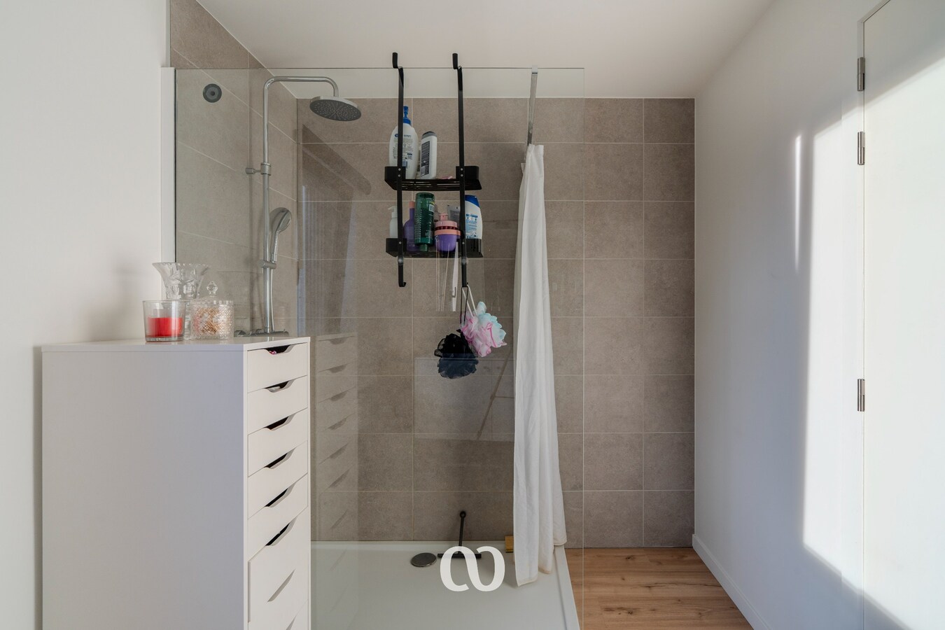 Volledig gerenoveerde woning met 3slpk en mooie tuin 