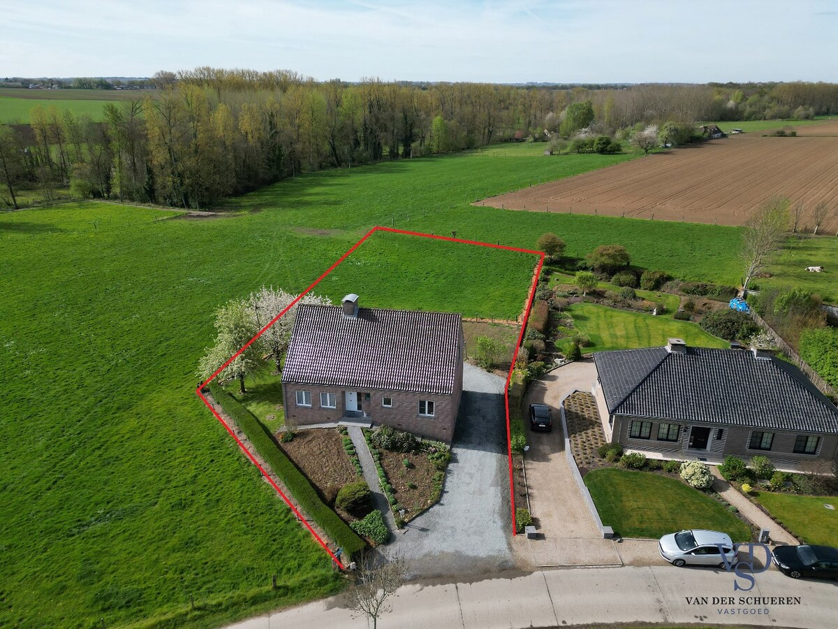Ruime woning op unieke locatie in het groen, vlakbij Dikkele 