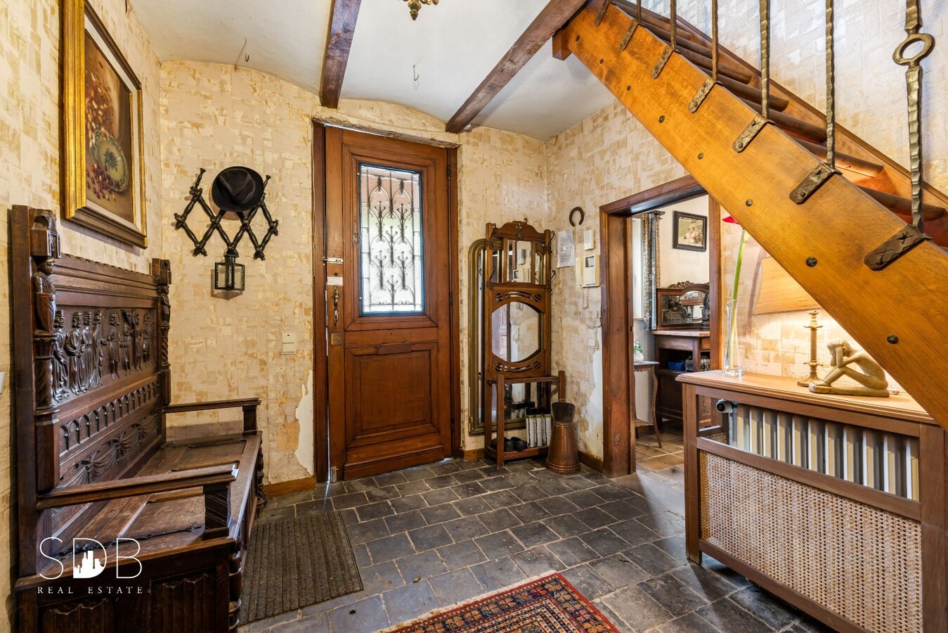 Authentieke hoeve met bijgebouwen met graslanden op circa 8.750m² 