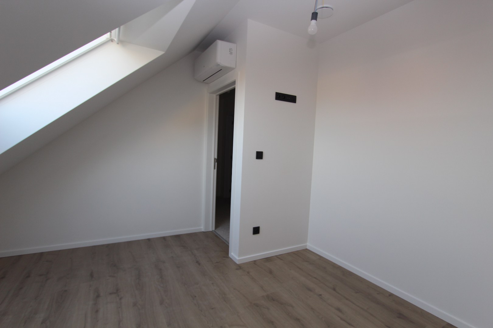 PRACHTIG AFGEWERKTE WONING (2020) 