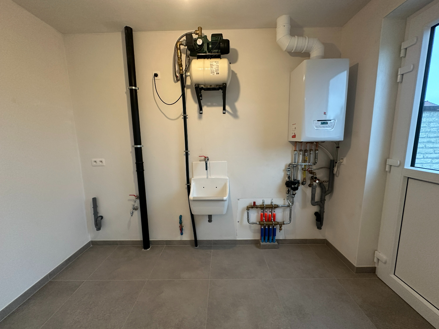 Mooie nieuwbouwwoning met 3 slpk en tuin, rustig gelegen in Torhout Wijnendale 