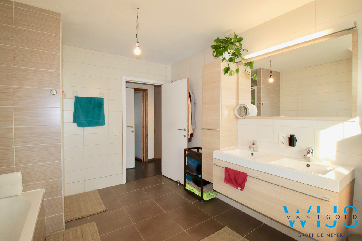 Instapklare woning met 4 slaapkamers ! 