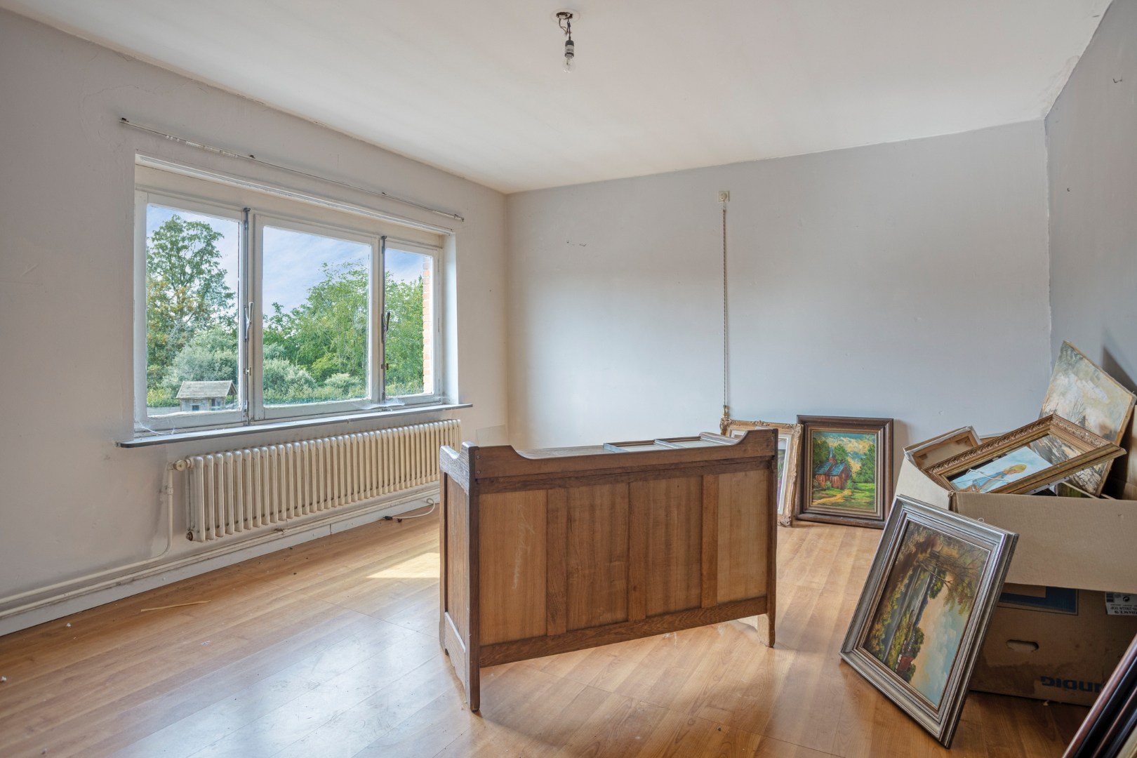 Te renoveren handelswoning met 4 slpk. en opslagruimte in het centrum van Geel-Sint-Dimpna 
